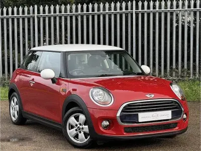 Begagnad Mini Cooper Hatch 136 HK (100 kW) 2015 Röd Halvkombi