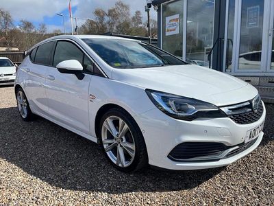 Used Vauxhall Astra SRi 200 HP (147 kW) 2017 White Hatchback