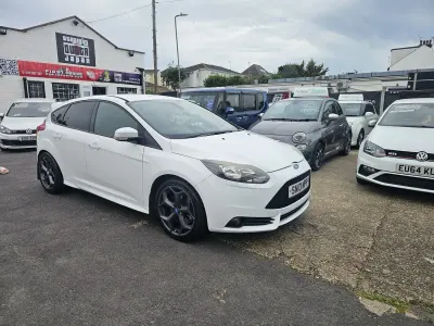 Used Ford Focus ST 250 HP (183 kW) 2013 White Hatchback