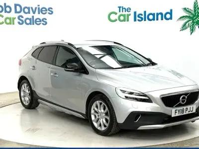 Usado Volvo V40 Pro 150 CV (110 kW) 2018 Plateado Utilitario