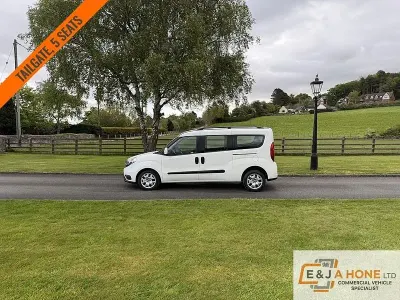 Usado Fiat Doblò 105 CV (77 kW) 2017 Blanco Monovolumen