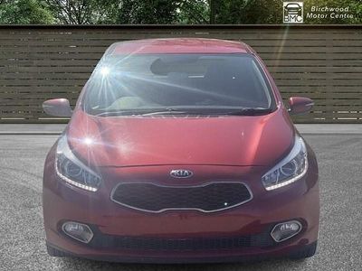 Usado Kia Ceed 126 HP (92 kW) 2014 Vermelho Citadino