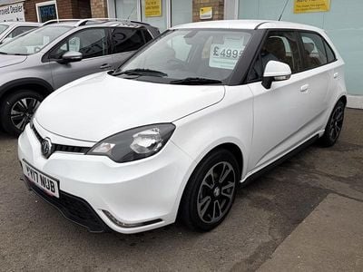 Used MG MG3 106 HP (77 kW) 2017 White Hatchback