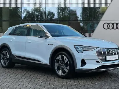 Begagnad Audi e-tron Advanced 300 kW (408 HK) 2020 Vit SUV