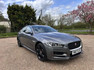 Usado Jaguar XE R-Sport 2017 Cinzento Sedan