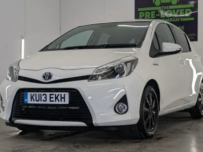 Used Toyota Yaris T4 100 HP (73 kW) 2013 White Hatchback