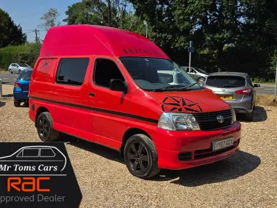 Used Toyota HiAce 95 HP (69 kW) 2007 Red Van