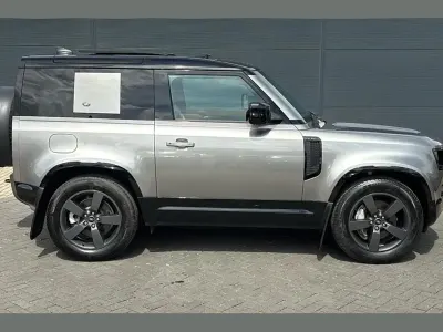 Used Land Rover Defender HSE Dynamic 296 HP (217 kW) 2024 Silver SUV