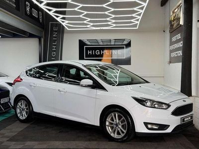 Used Ford Focus Zetec 125 HP (91 kW) 2016 White Hatchback