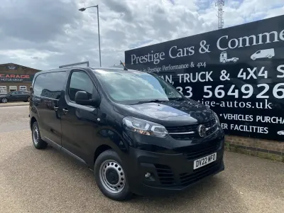 Second-hand Vauxhall Vivaro 100 CP (73 kW) 2022 Negru Monovolum