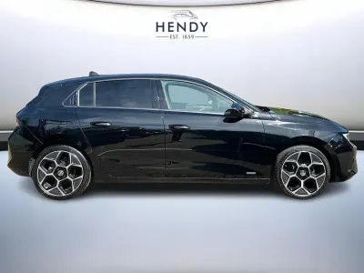 Begagnad Vauxhall Astra Ultimate 128 HK (94 kW) 2023 Svart Halvkombi