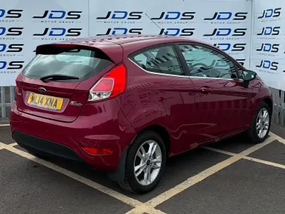 Used Ford Fiesta Zetec 100 HP (73 kW) 2014 Red Hatchback