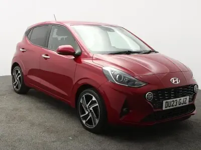 Używany Hyundai i10 Premium 84 KM (61 kW) 2023 Czerwony Hatchback