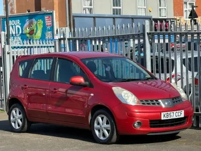 Begagnad Nissan Note Acenta 87 HK (63 kW) 2007 Röd Halvkombi