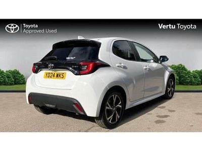 Used Toyota Yaris Hybrid Design 116 HP (85 kW) 2024 White Hatchback