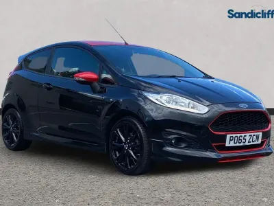 Usado Ford Fiesta Zetec 140 CV (102 kW) 2015 Negro Utilitario