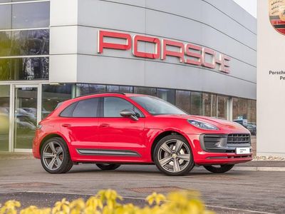 Used Porsche Macan 265 HP (194 kW) 2022 Red SUV