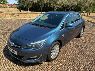 Used Vauxhall Astra Elite 165 HP (121 kW) 2014 Blue Hatchback