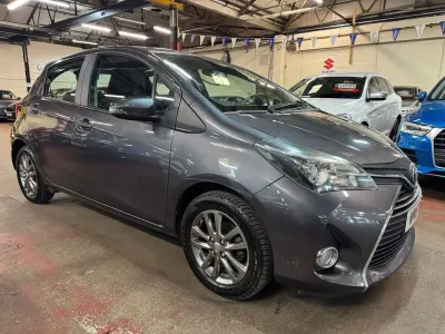 Begagnad Toyota Yaris 99 HK (72 kW) 2015 Grå Halvkombi