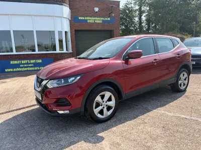 Used Nissan Qashqai Acenta 115 HP (84 kW) 2017 Red SUV