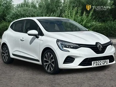 Begagnad Renault Clio V Iconic 90 HK (66 kW) 2022 Vit Halvkombi