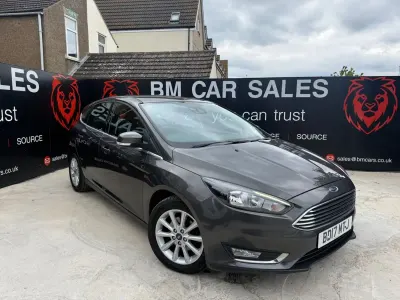 Begagnad Ford Focus Titanium 125 HK (91 kW) 2017 Grå Halvkombi