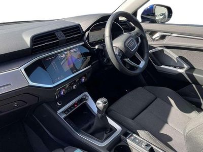 Używany Audi Q3 Sport 150 KM (110 kW) 2024 Niebieski SUV