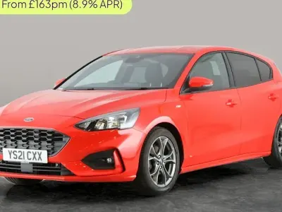 Begagnad Ford Focus ST-Line 120 HK (88 kW) 2021 Röd Halvkombi