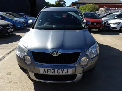 Usado Skoda Yeti SE 110 CV (80 kW) 2013 Gris SUV