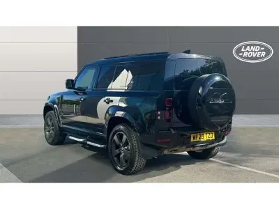 Usado Land Rover Defender HSE Dynamic 249 CV (183 kW) 2023 Negro SUV