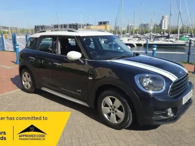 Begagnad Mini Cooper Classic 2019 Blå Halvkombi