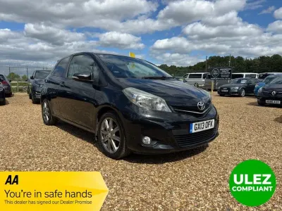Used Toyota Yaris SR 101 HP (74 kW) 2013 Black Hatchback