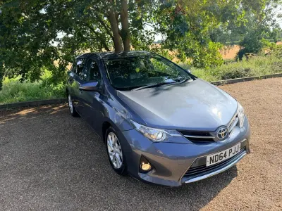 Used Toyota Auris Hybrid