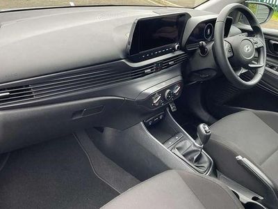 Begagnad Hyundai Bayon Advanced 99 HK (72 kW) 2025 Grön SUV