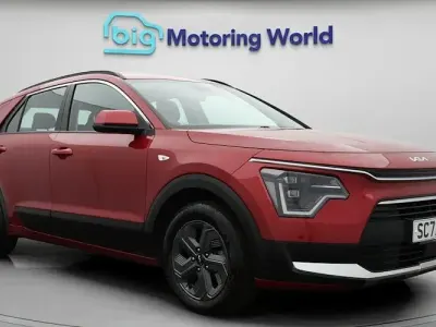 Gebraucht Kia Niro 141 PS (103 kW) 2023 Rot SUV