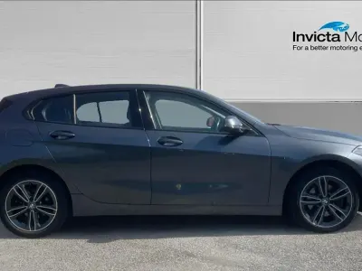 Używany BMW 118 Sport Line 140 KM (102 kW) 2020 Szary Hatchback
