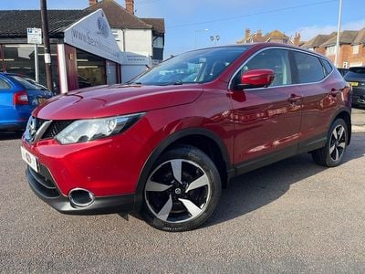 Used Nissan Qashqai N-TEC 110 HP (80 kW) 2015 Red SUV