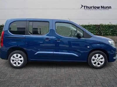 Begagnad Vauxhall Combo S 100 HK (73 kW) 2022 Blå Minibuss