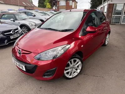 Begagnad Mazda 2 2014 Röd Halvkombi