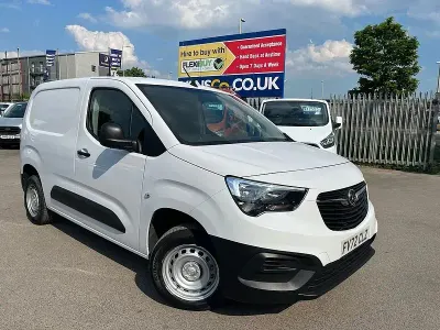 Second-hand Vauxhall Combo 100 CP (73 kW) 2022 Alb Monovolum