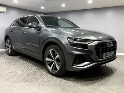 Begagnad Audi Q8 S-Line 286 HK (210 kW) 2023 Grå SUV