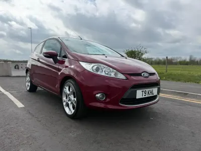 Używany Ford Fiesta Titanium 2010 Różowy Hatchback