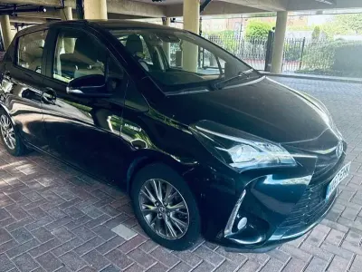 Used Toyota Yaris 100 HP (73 kW) 2017 Black Hatchback