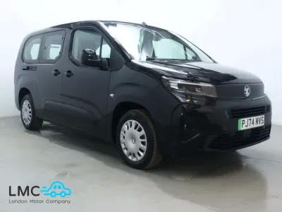 Second-hand Vauxhall Combo Design Edition 100 kW (136 CP) 2024 Negru Monovolum