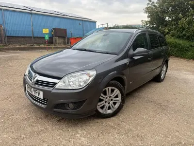 Used Vauxhall Astra Design Edition 110 HP (80 kW) 2010 Grey Estate
