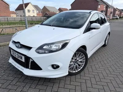 Used Ford Focus Zetec 115 HP (84 kW) 2012 White Hatchback