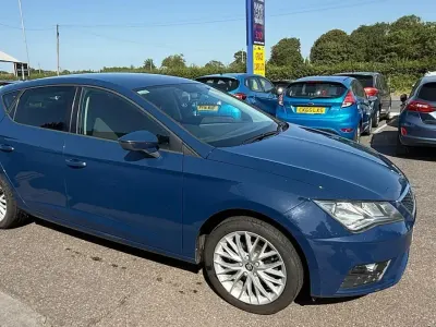 Used Seat Leon SE Dynamic 110 HP (80 kW) 2017 Blue Hatchback