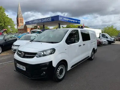 Used Vauxhall Vivaro S 145 HP (106 kW) 2022 White MPV