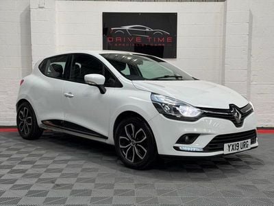 Used Renault Clio IV Play 2019 White Hatchback