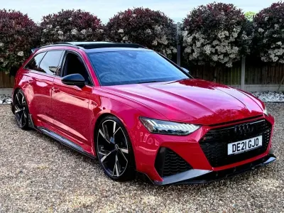 Begagnad Audi RS6 Black Edition 600 HK (441 kW) 2021 Röd Kombi